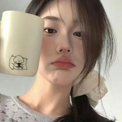 照片里的伴娘